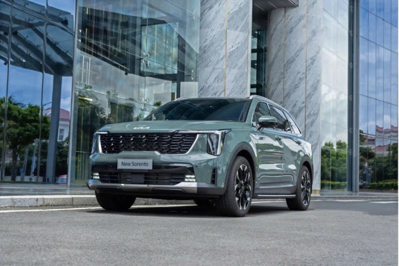 Kia Sorento 2025 Ra Mắt: Giá Từ 1,249 Tỷ, Xăng/Dầu, AWD