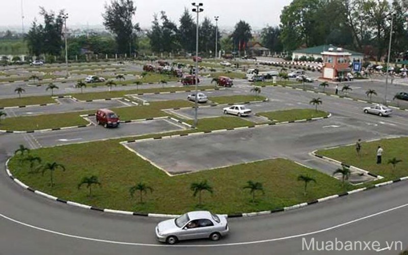 Cách Vượt Qua 11 Bài Thi Sa Hình Hạng B2: Hướng Dẫn Chi Tiết & Mẹo Đạt 100 Điểm