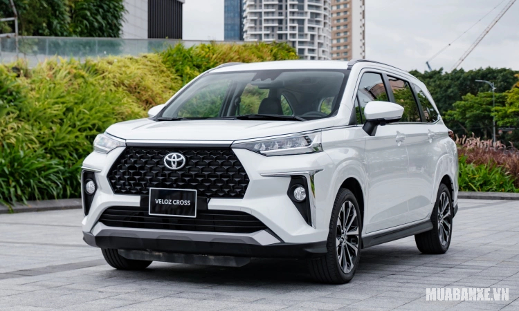 Ưu Đãi Toyota Tháng 11/2025: Giảm Tới 153 Triệu, Trả Góp 0%