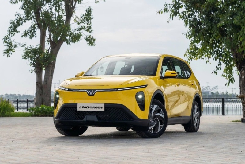 VinFast Limo Green Soán Ngôi Xpander: 2.120 Xe Tháng 9