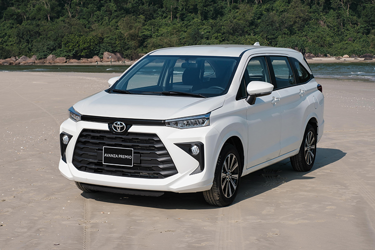 Vừa ra mắt Toyota Avanza Premio tại Việt Nam