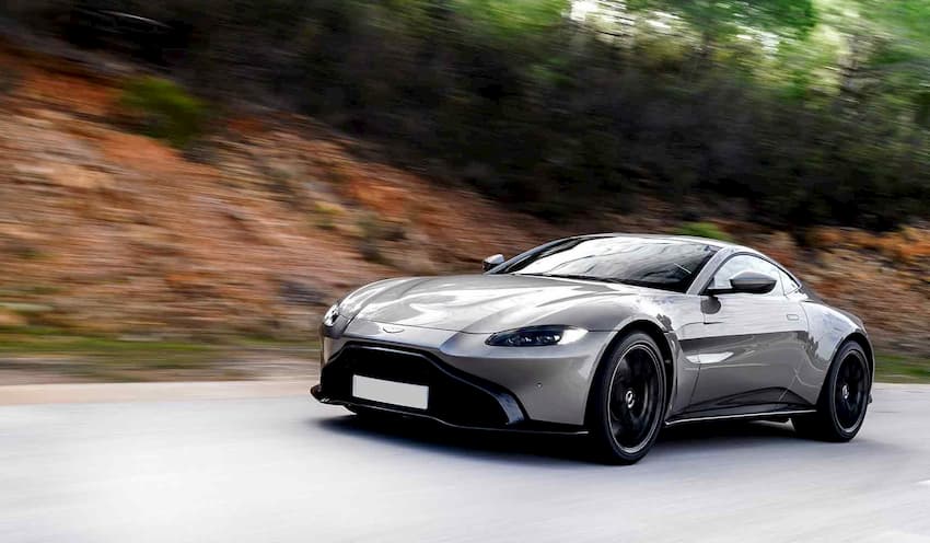 Aston Martin Vantage 