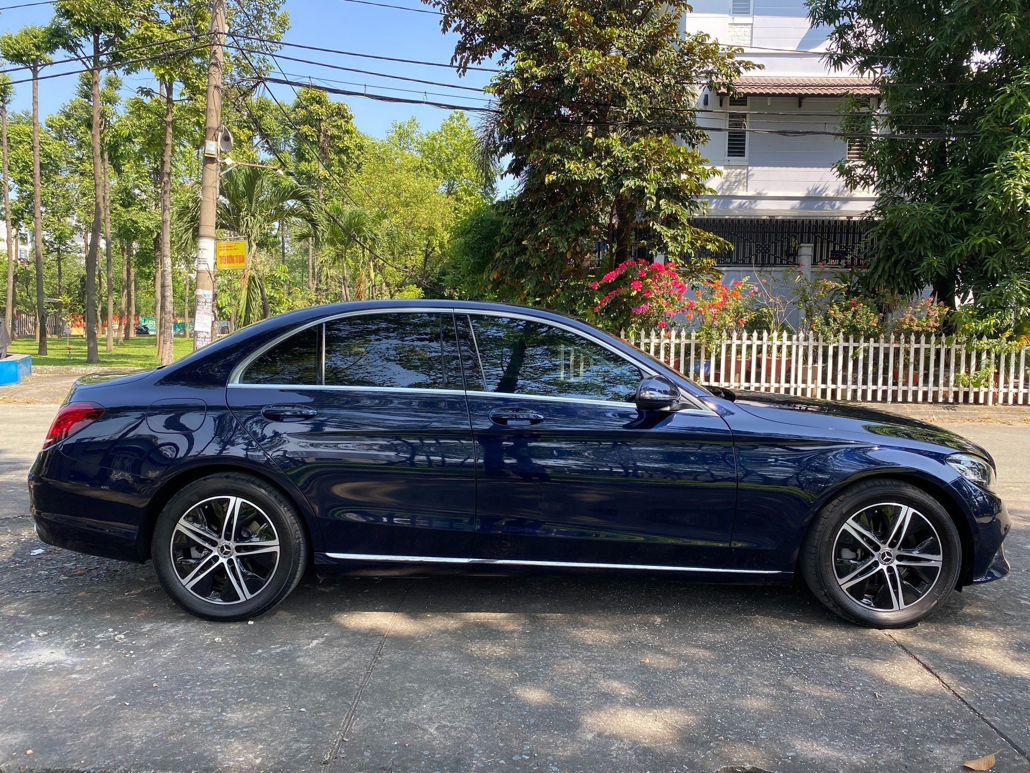 cần bán xe Mercedes Benz C180 đời 2018