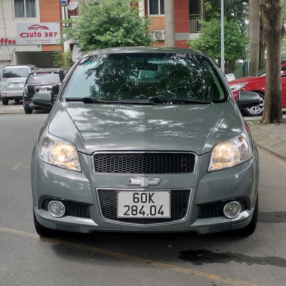 cần bán xe Chevrolet Aveo 1.5 AT đời 2015