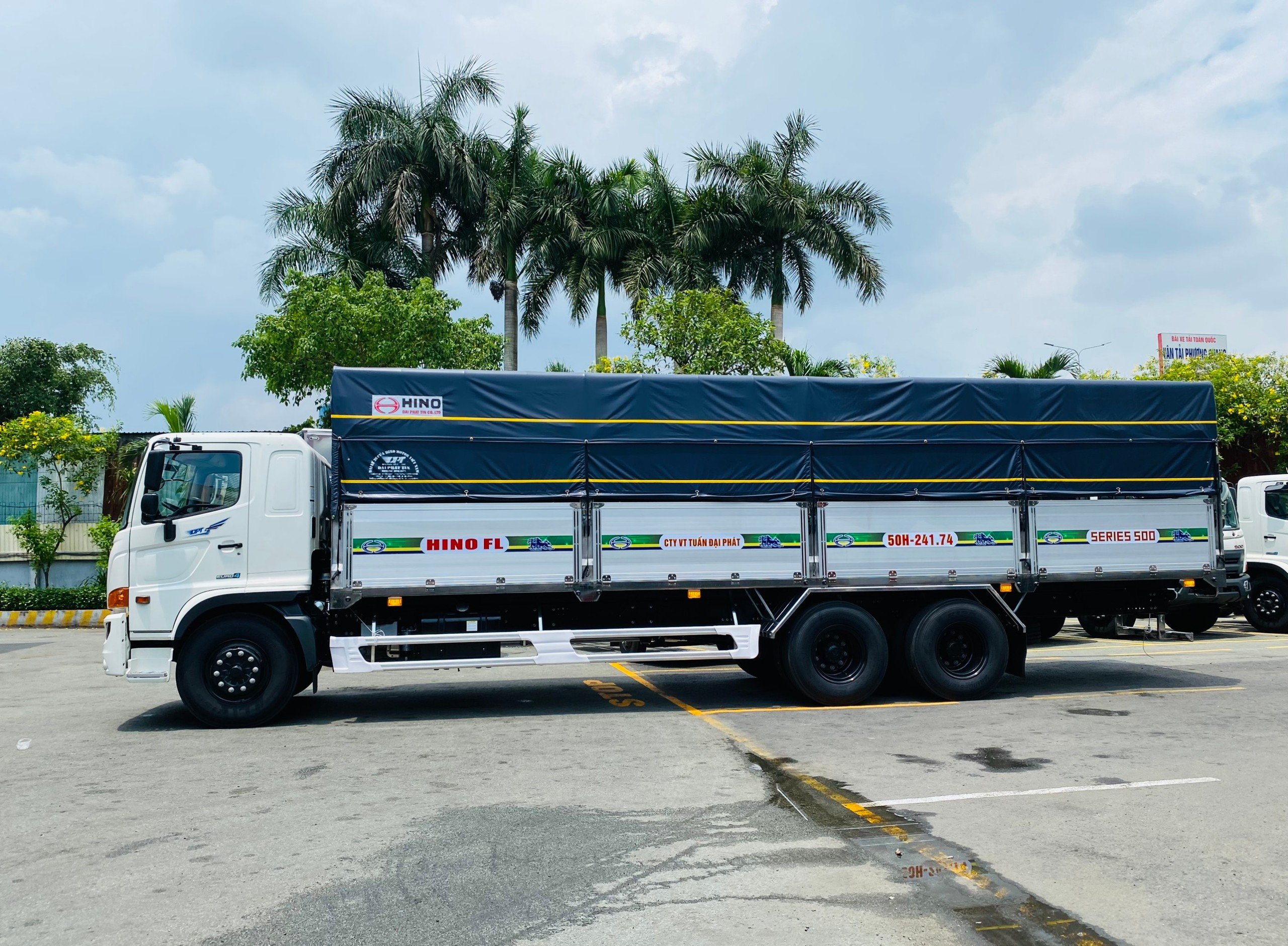 Xe tải 15 tấn Hino500 FL thùng mui bạt