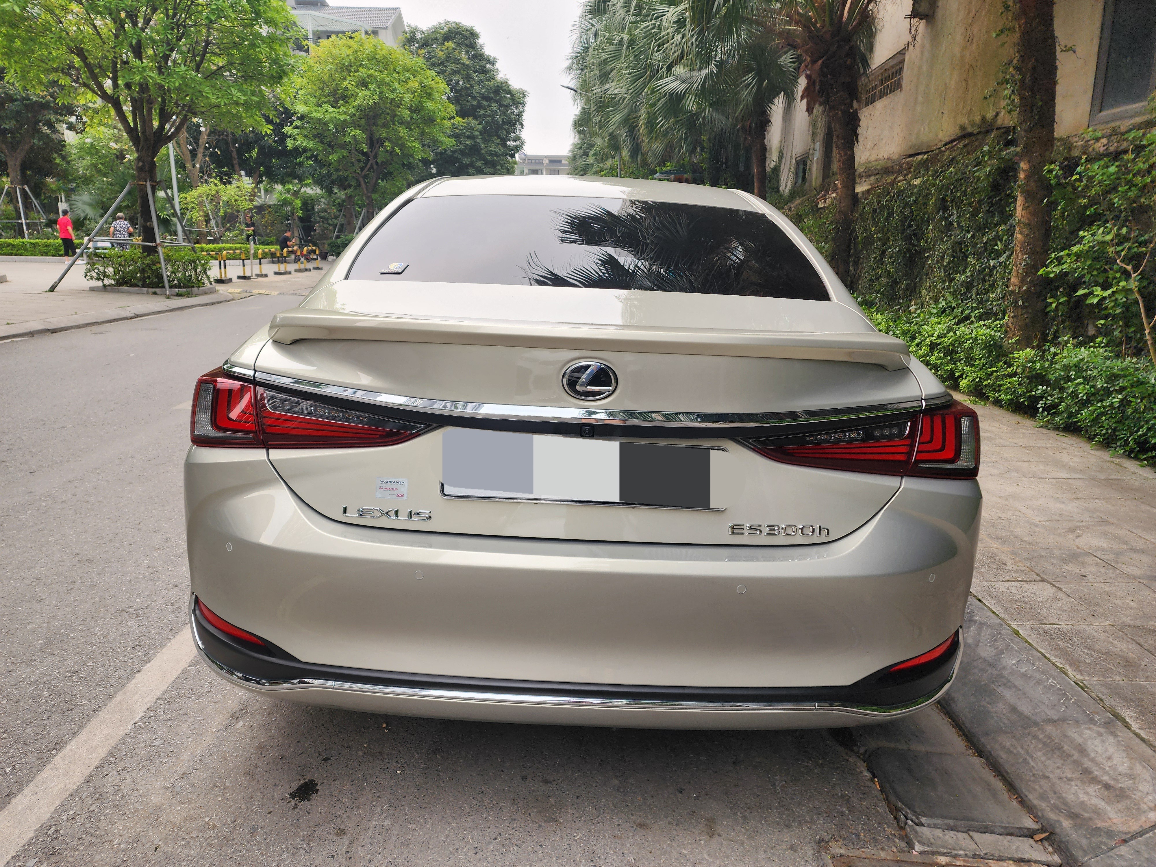 Bán xe Lexus ES300h đời 2022 đẹp xuất sắc