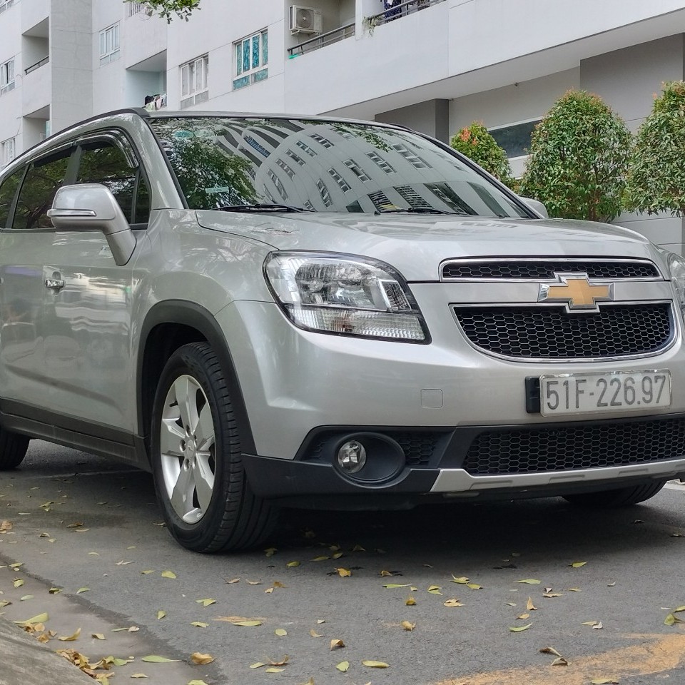 cần bán xe Chevrolet Orlando 1.8 AT đời 2015