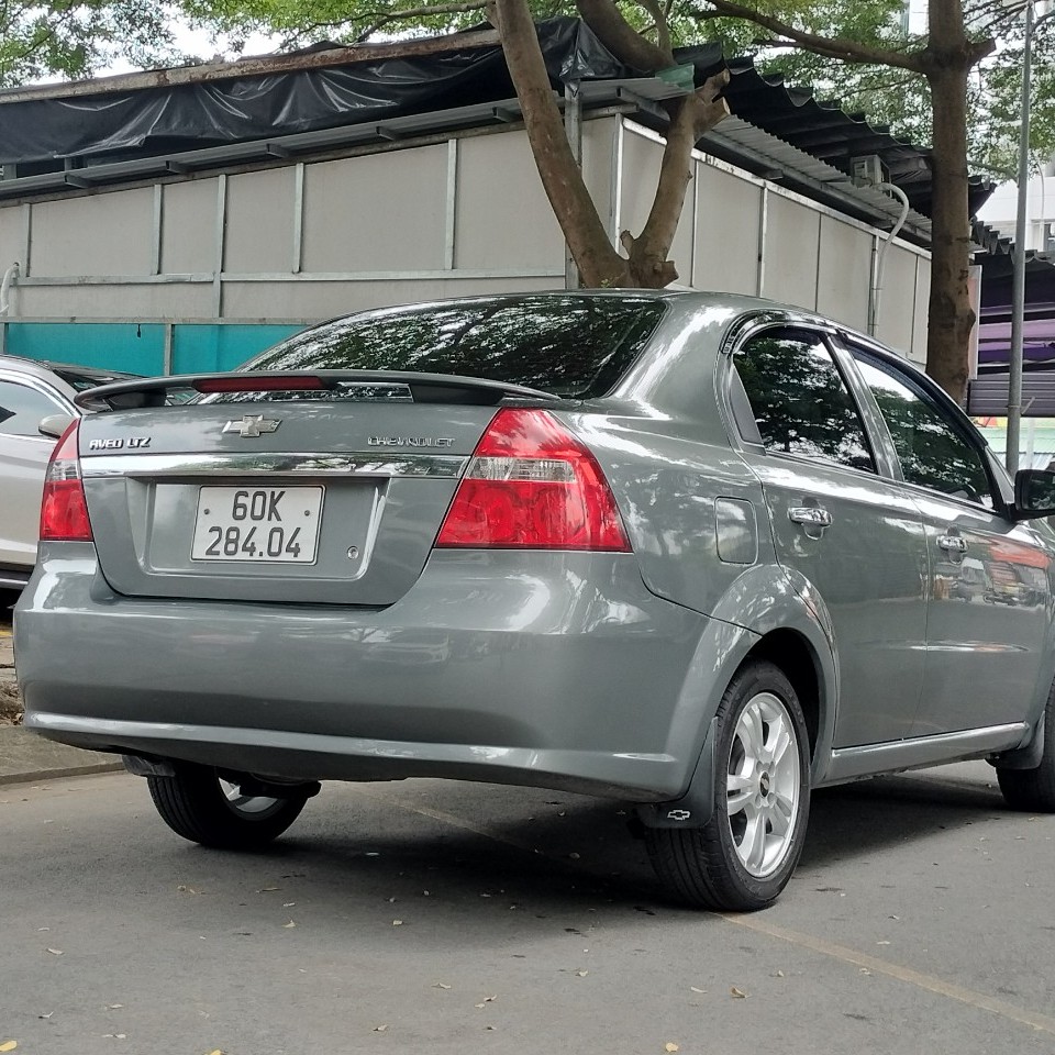 cần bán xe Chevrolet Aveo 1.5 AT đời 2015