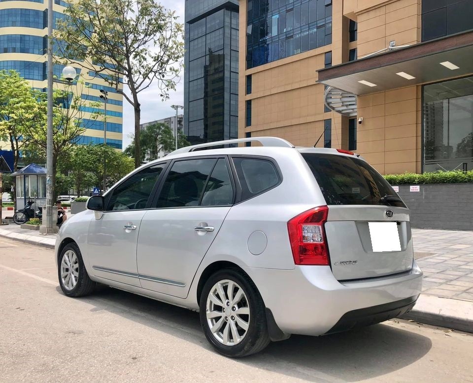 Bán xe Kia Carens 2.0 MT, đời 2014, màu Bạc, giá 212 triệu