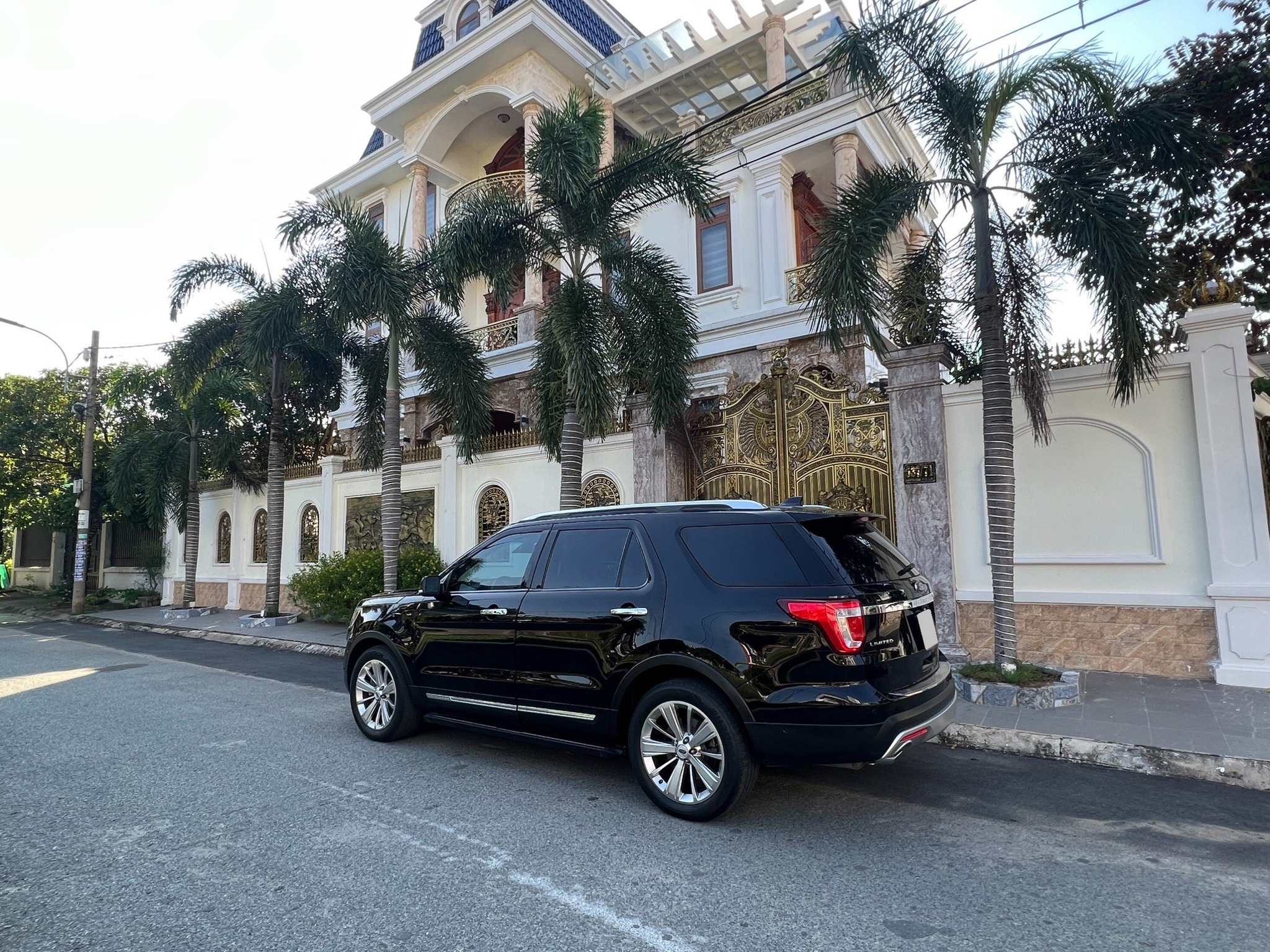 cần bán xe Ford Explorer AT đời 2017