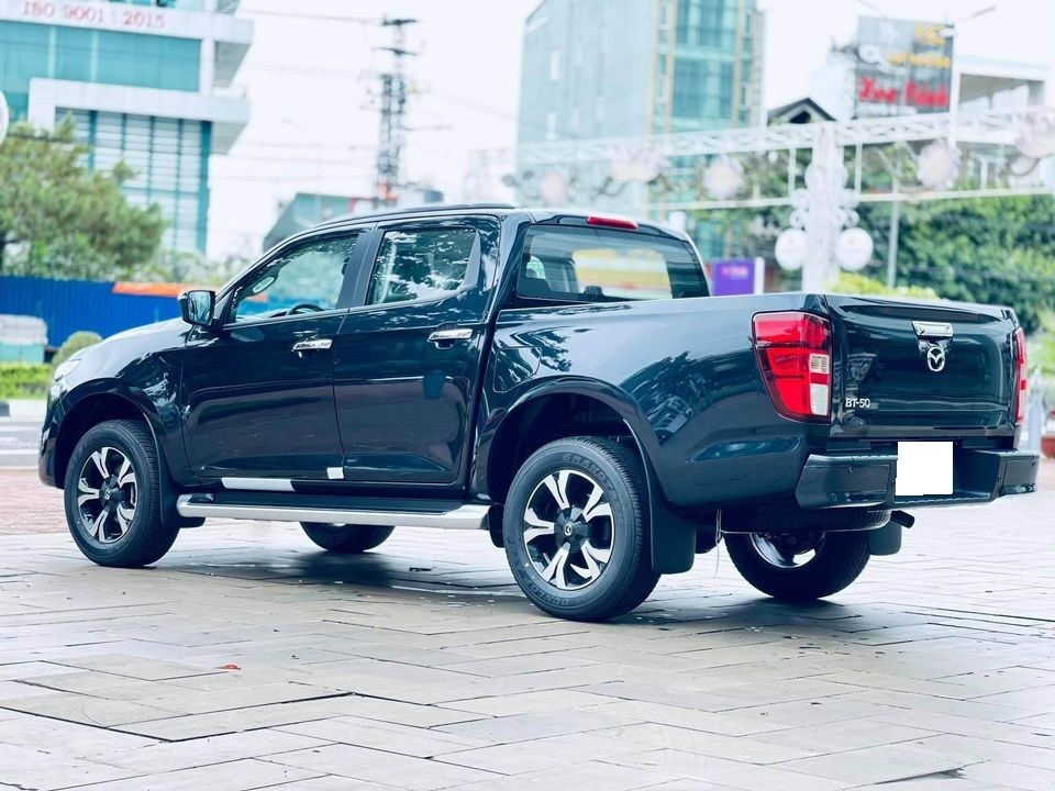 cần bán xe Mazda BT 50 4x2 AT đời 2022