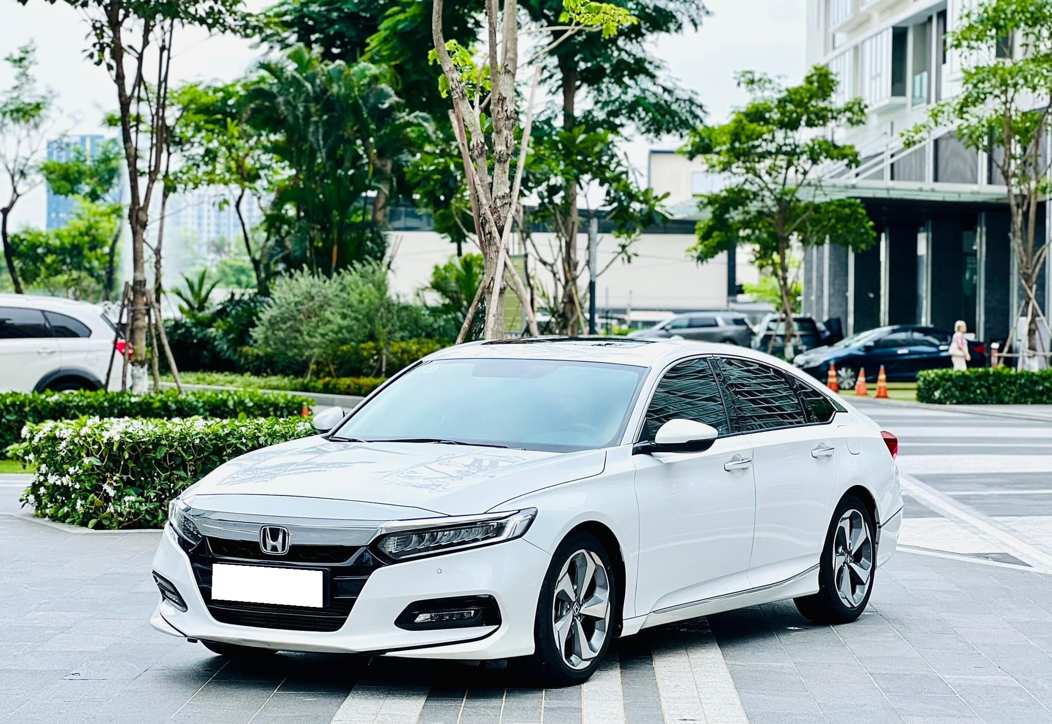 cần bán xe Honda Accord 1.5 turbo đời 2021