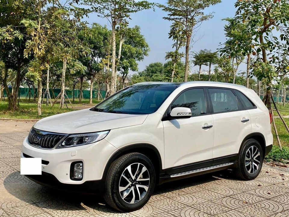 cần bán xe KIA Sorento dath full dầu AT đời 2019