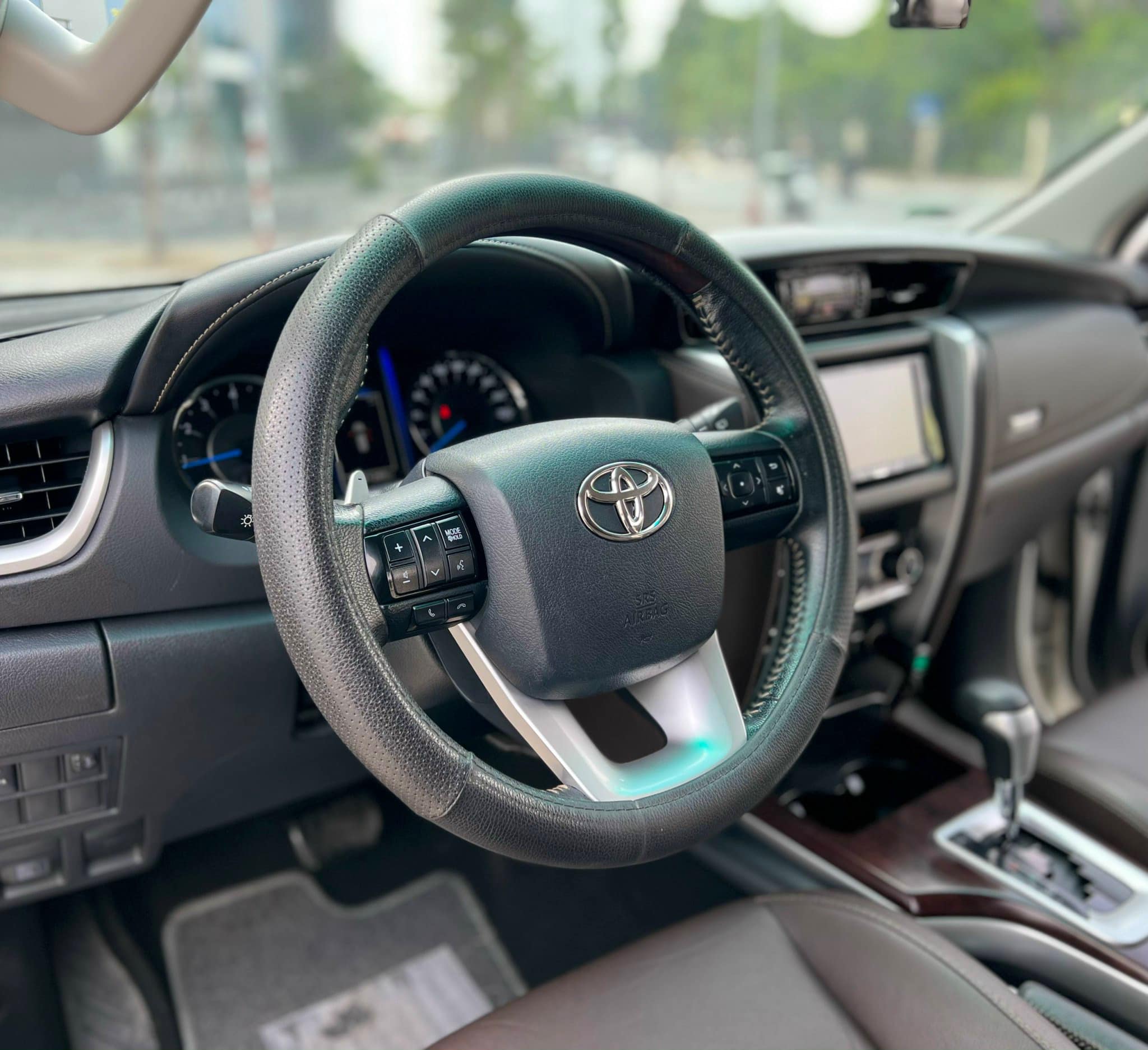 cần bán xe Toyota Fortuner 2.7V 4x2 AT đời 2018