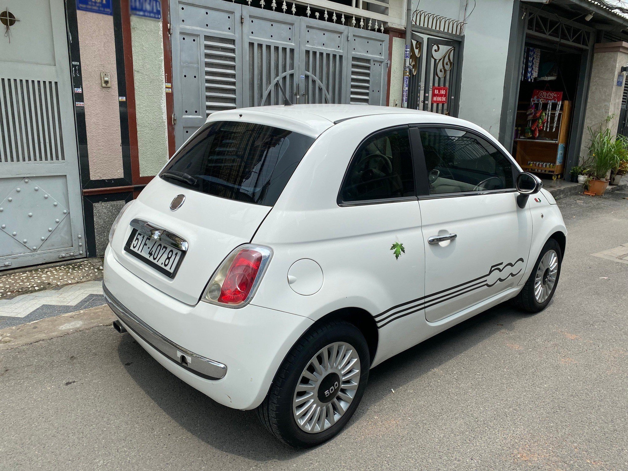 Bán xe Fiat 500 sx 2010, số tự động, màu trắng, nhập italia