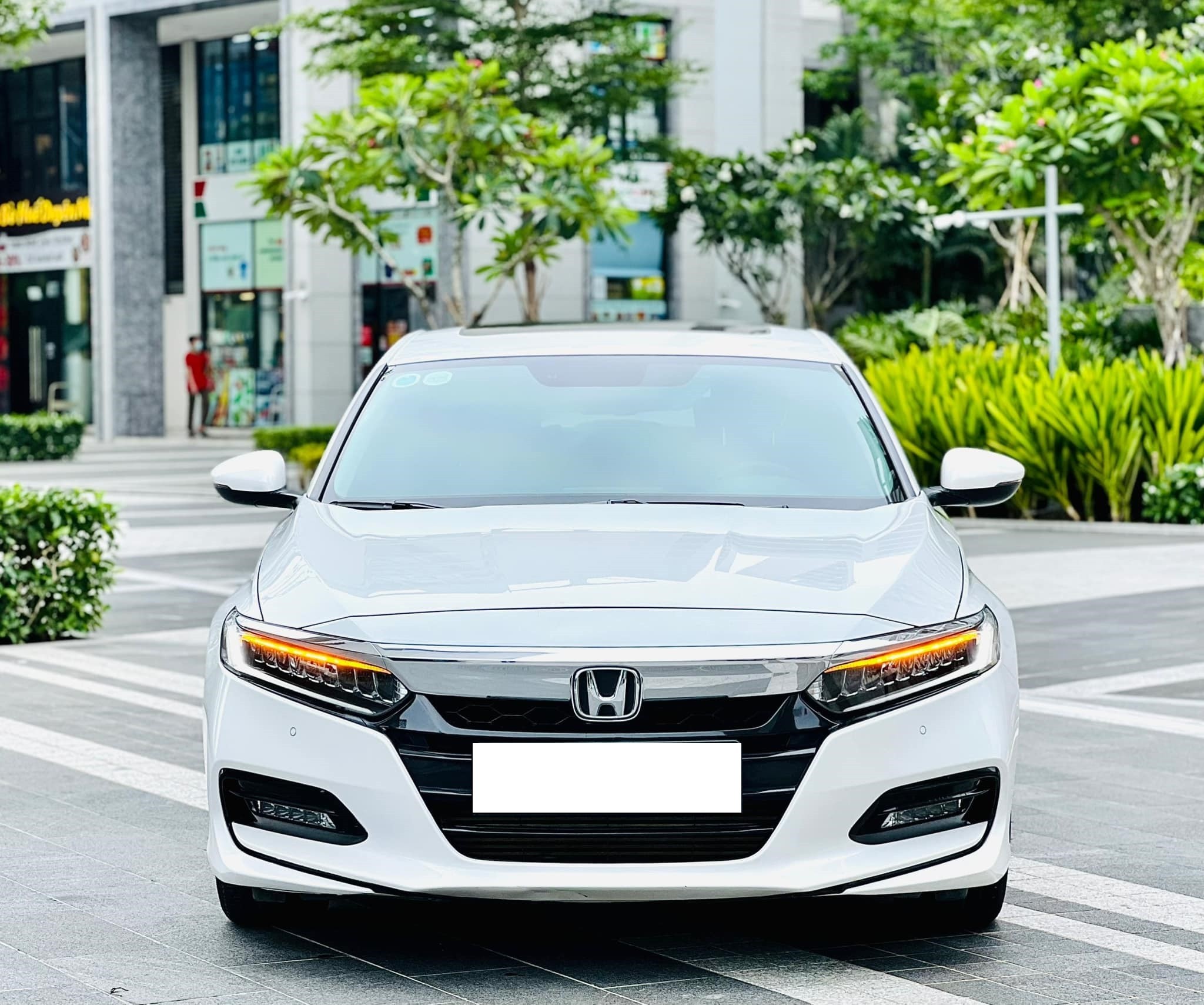 cần bán xe Honda Accord 1.5 turbo đời 2021