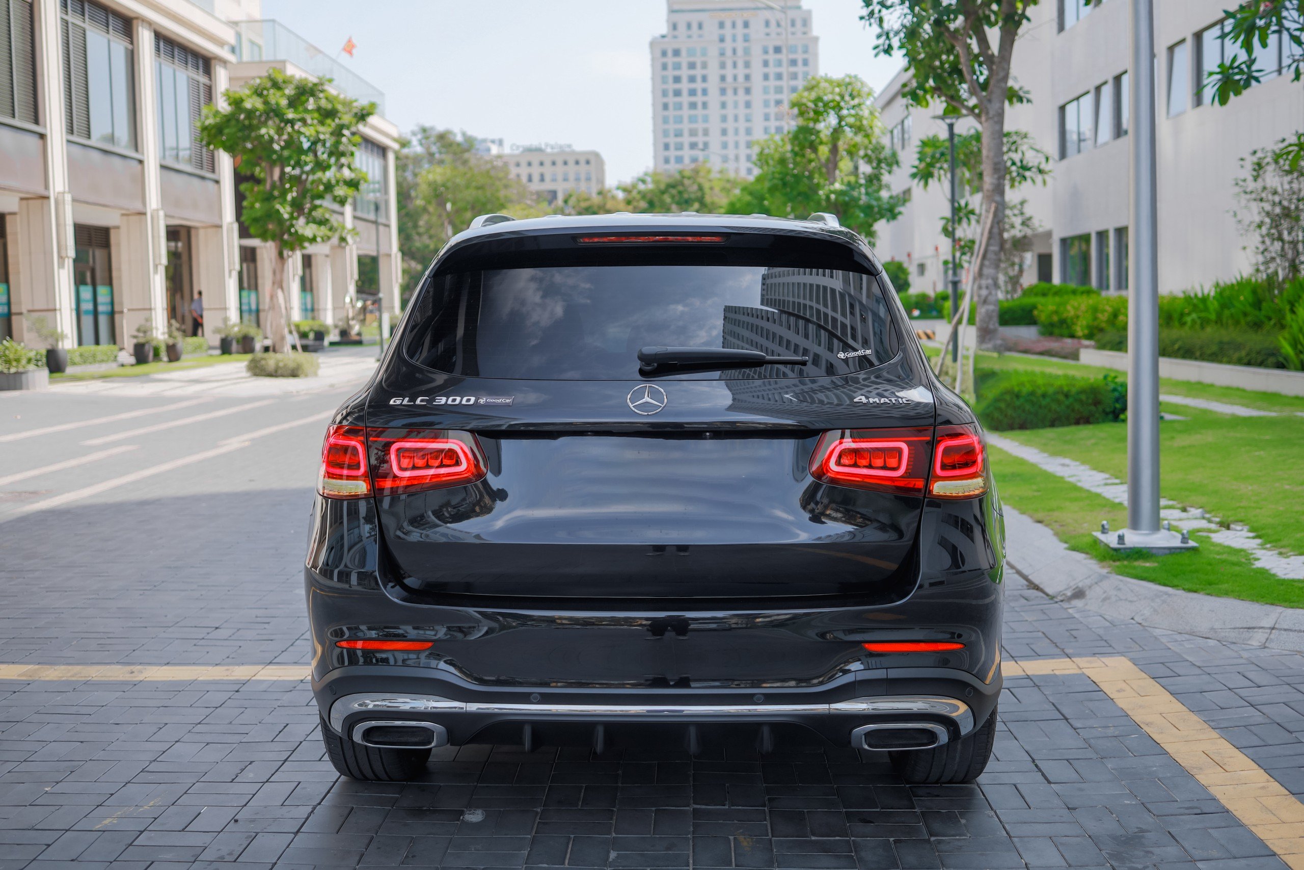 Cần bán em mercedes benz GLC300 4mt đời 2021 