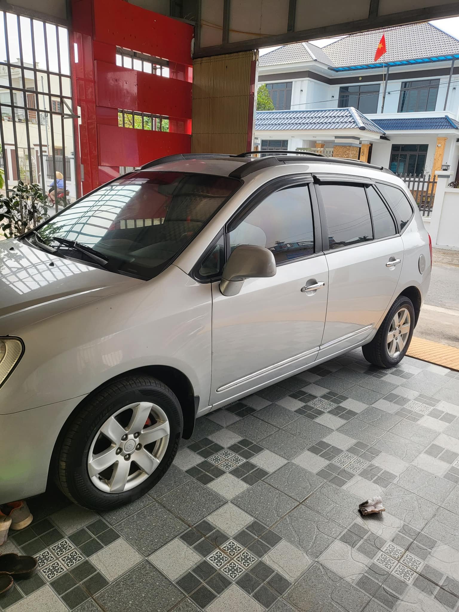 cần bán xe KIA Carens 2.0 đời 2008 số sàn