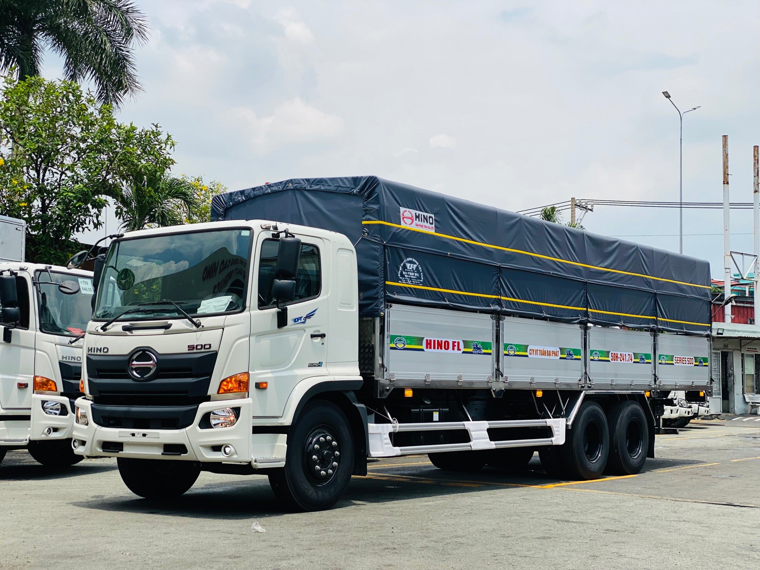 Xe tải 15 tấn Hino500 FL thùng mui bạt