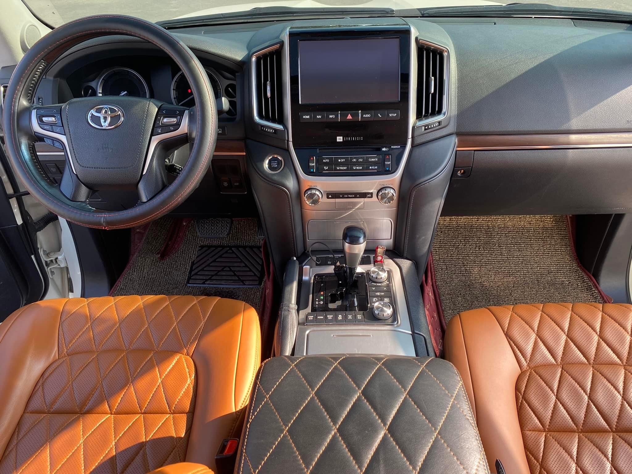 Toyota LandCruiser 4.6 VXR Nhập Trung Đông,Model 2016,hoá đơn VAT cao.