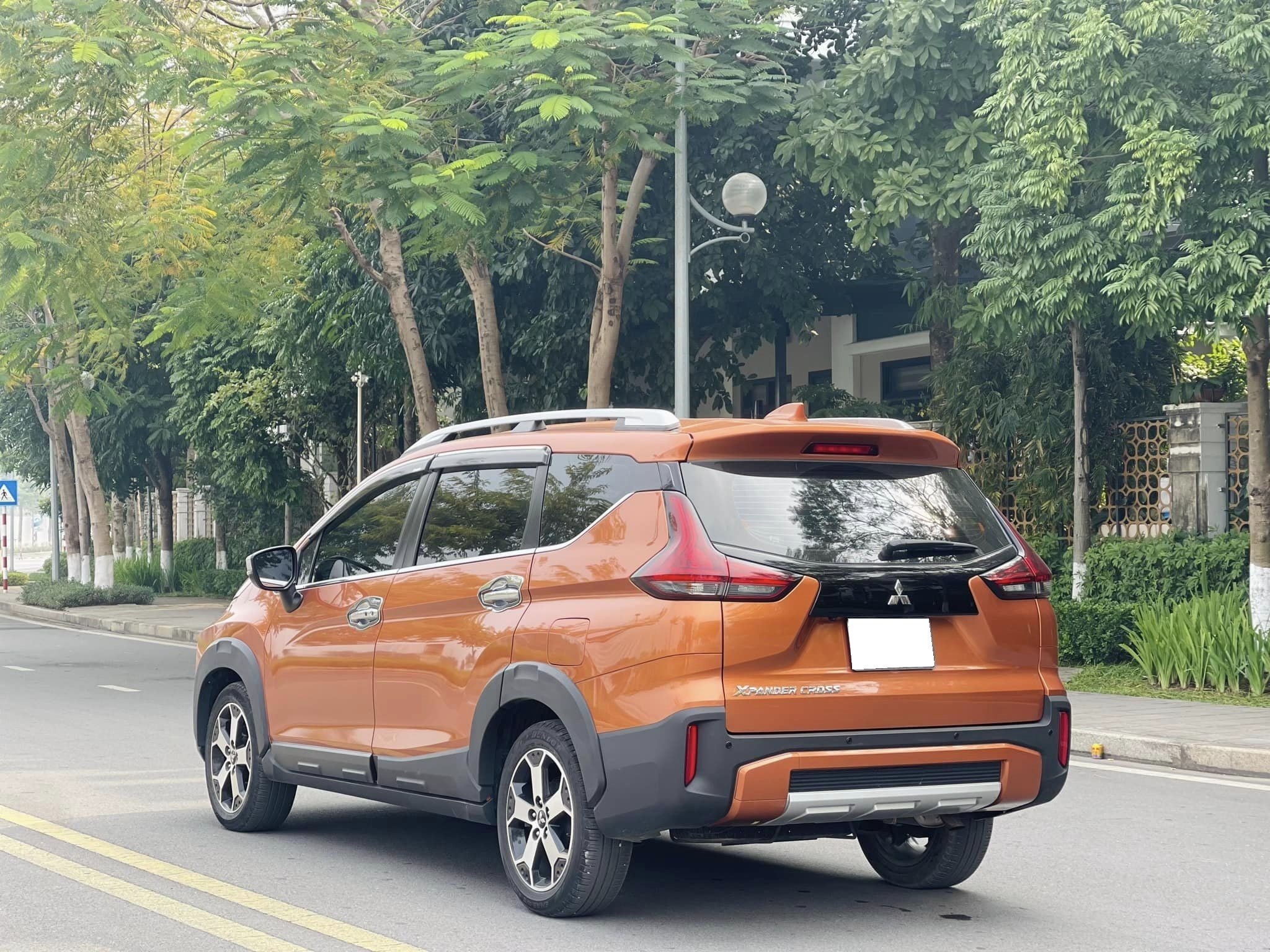 Bán xe Mitsubishi Xpander Cross full option màu cam  