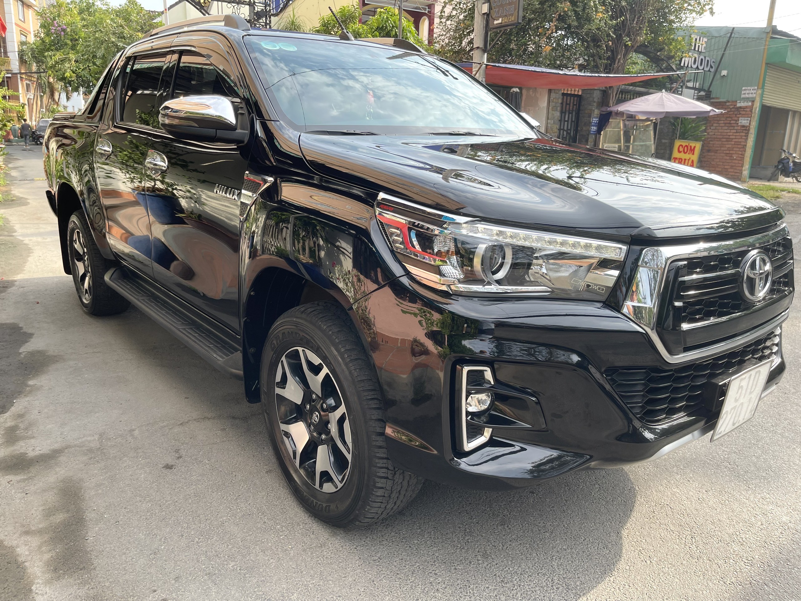 Bán xe Toyota Hilux AT 2 cầu 4x4 sx 2019