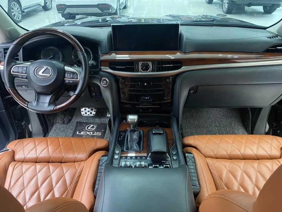 Bán Lexus LX570 MBS 4 chỗ, màu đen, sản xuất 2018, xe như mới.