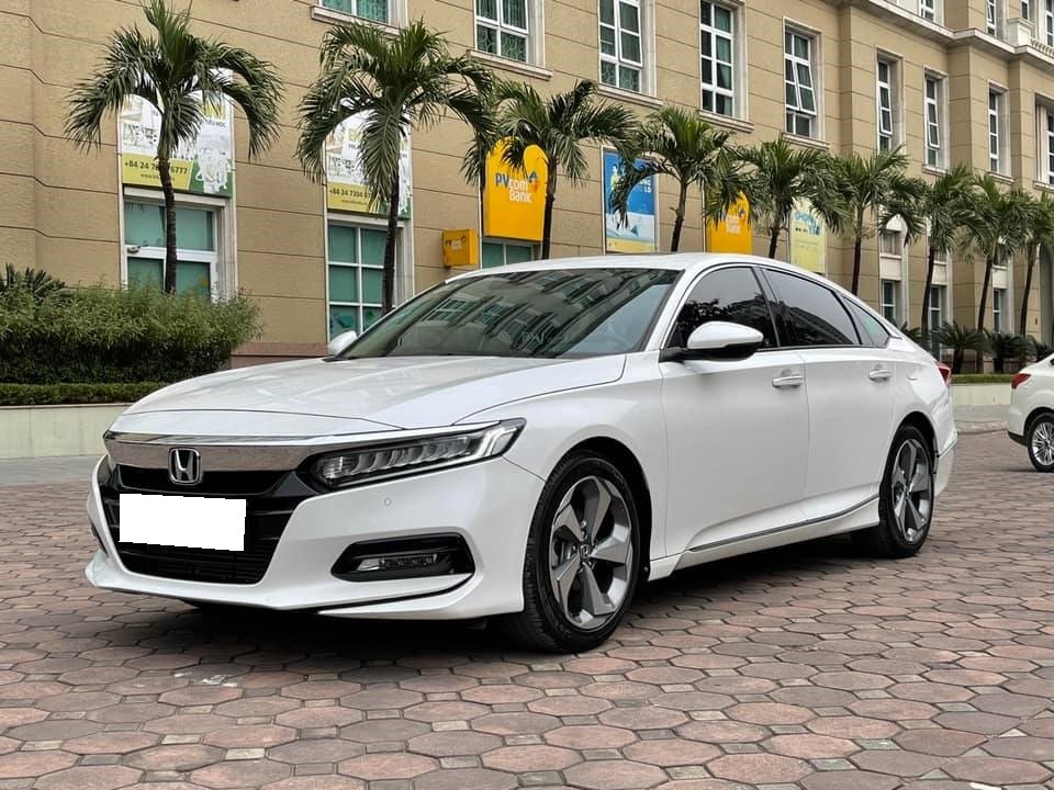 cần bán xe Honda Accord 1.5 AT đời 2020