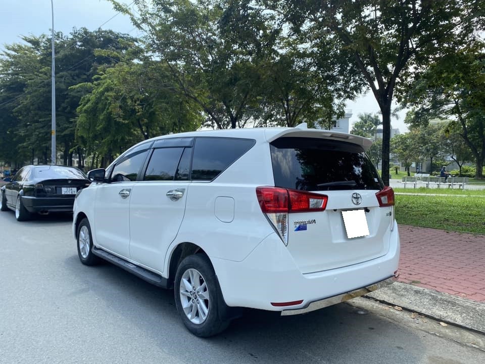 cần bán xe Toyota Innova 2.0E đời 2020