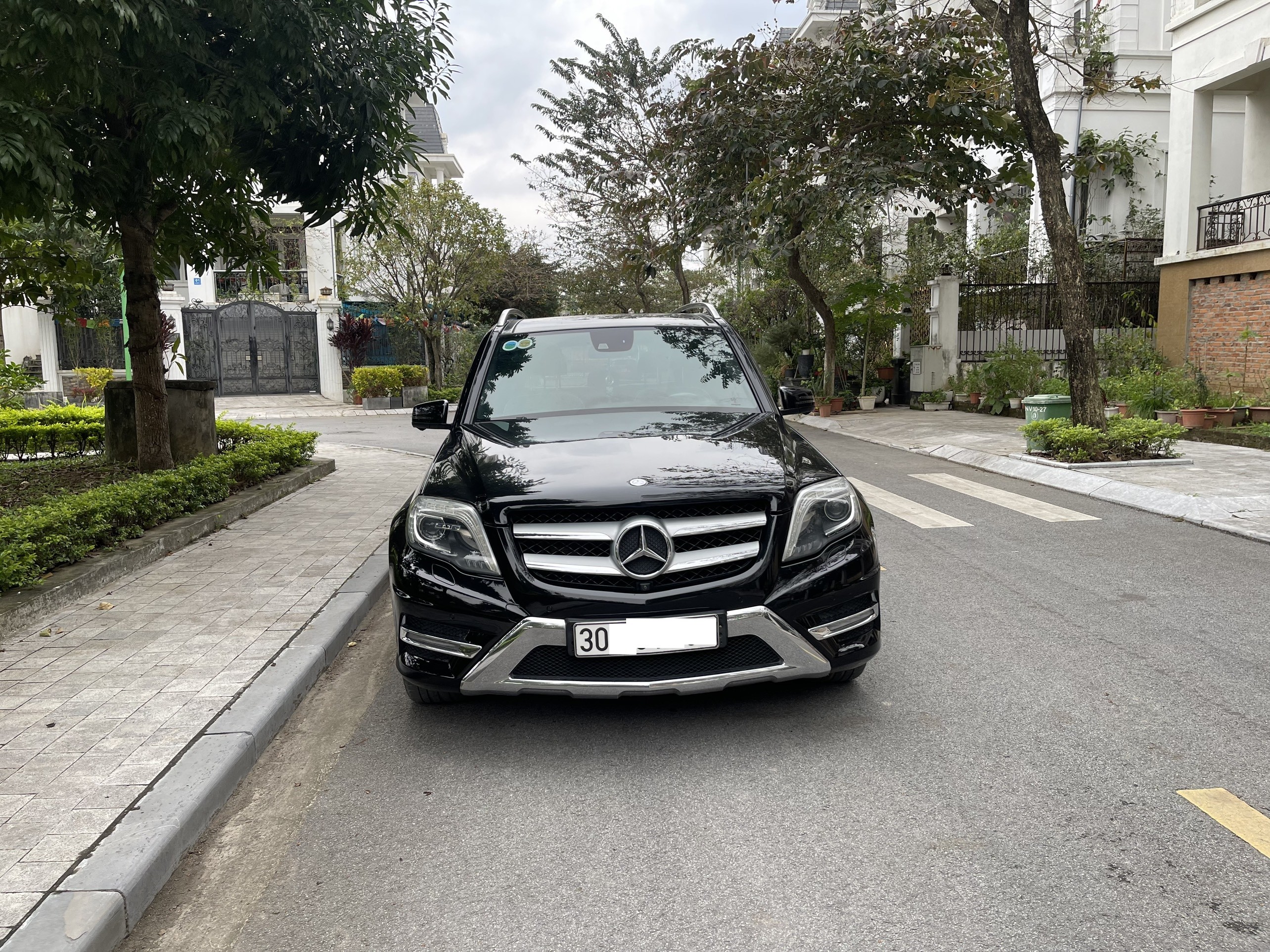 Gia đình cần bán cần bán xe Mercedes Benz GLK GLK250 AMG 4Matic đời 2014