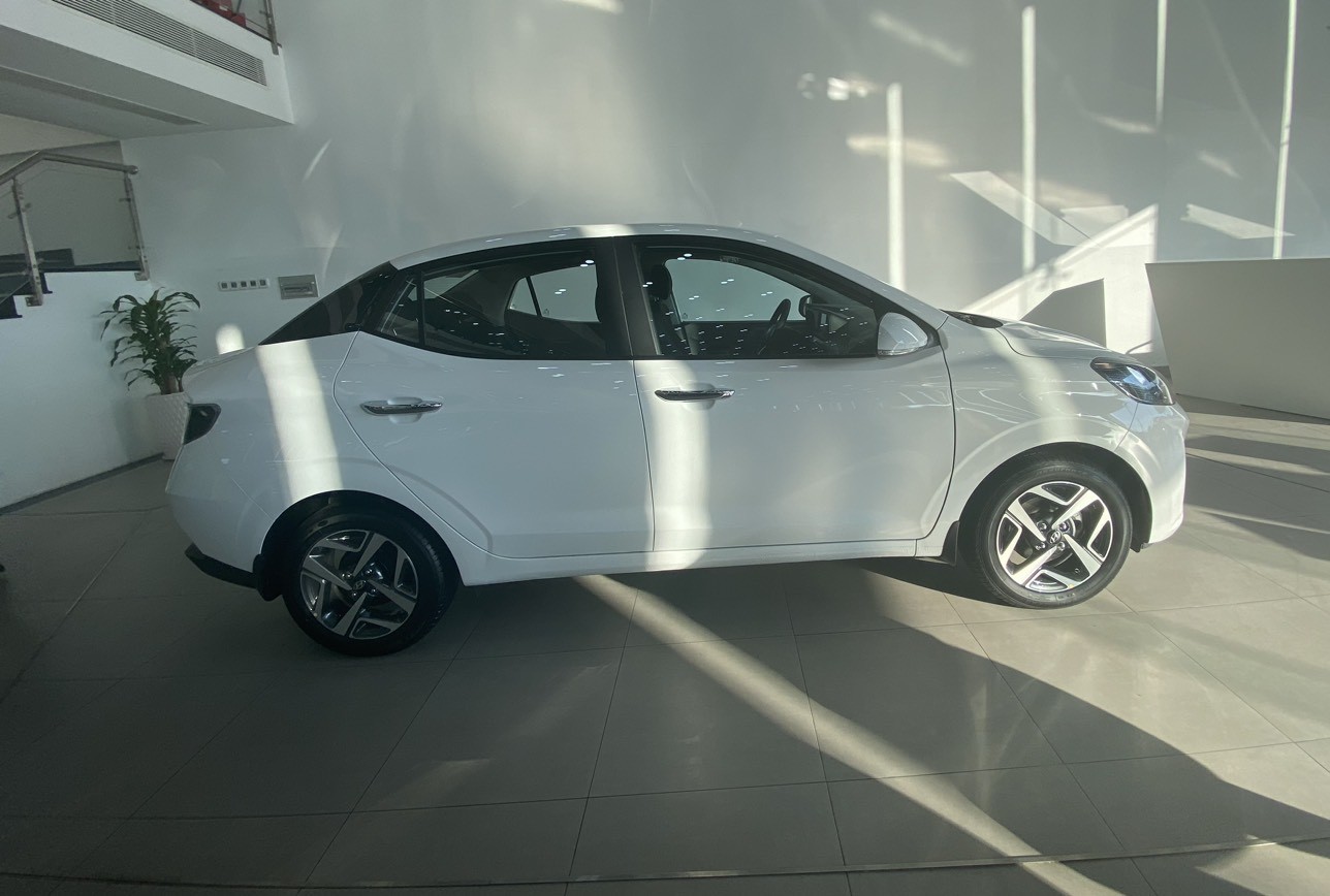 HYUNDAI I10 SEDAN 1.2 AT