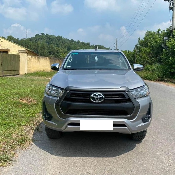 cần bán xe Toyota Hilux 2.4E 4x2 AT đời 2021