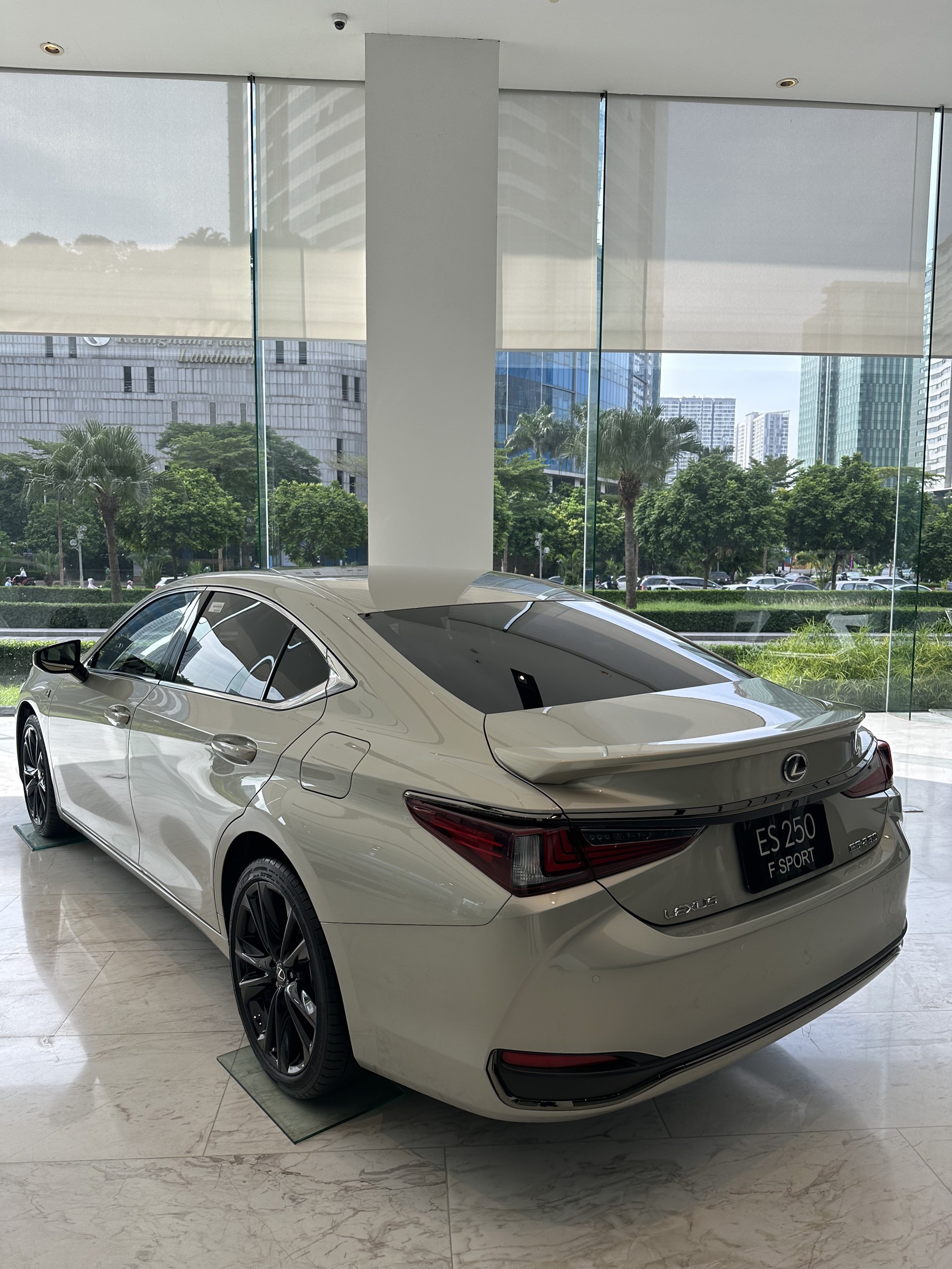 Lexus ES250 F Sport đời 2024