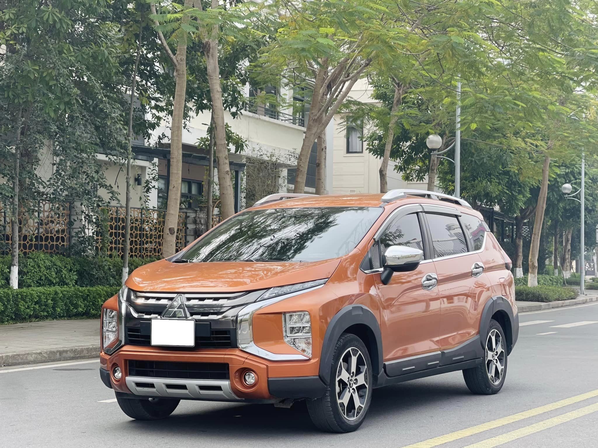 Bán xe Mitsubishi Xpander Cross full option màu cam  