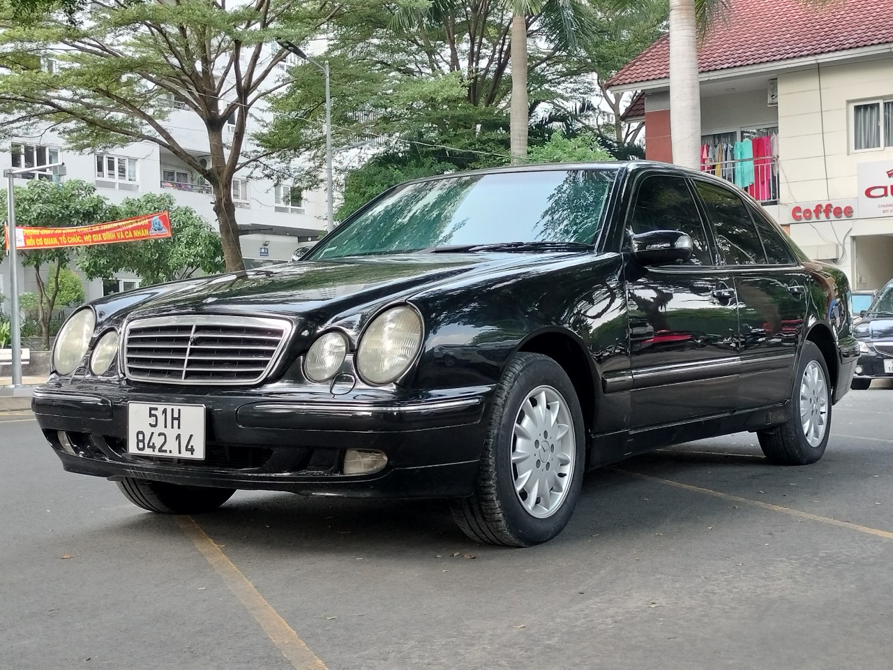 cần bán xe Mercedes Benz E240 2.6 AT đời 2001