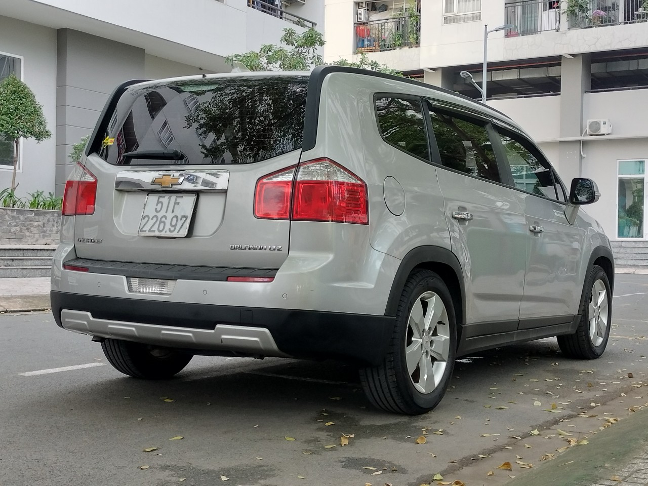 cần bán xe Chevrolet Orlando 1.8 AT đời 2015