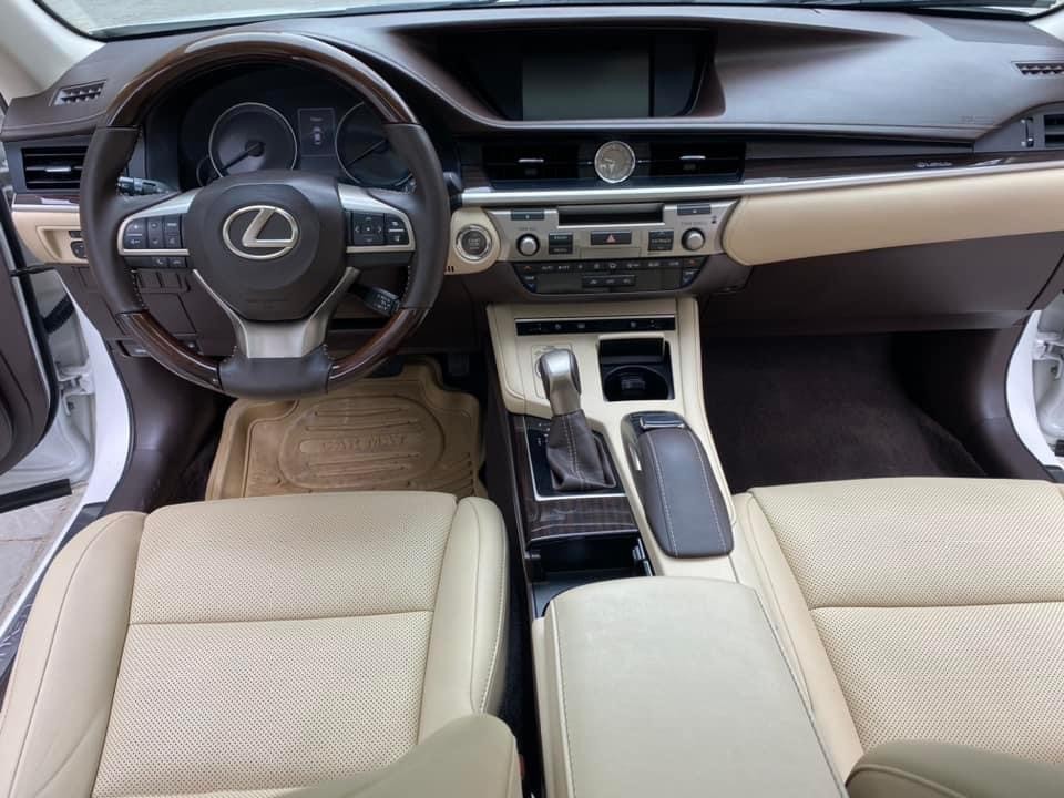 Bán Lexus ES250 Model và đăng ký 2018, 1 chủ từ mới, xe siêu đẹp.