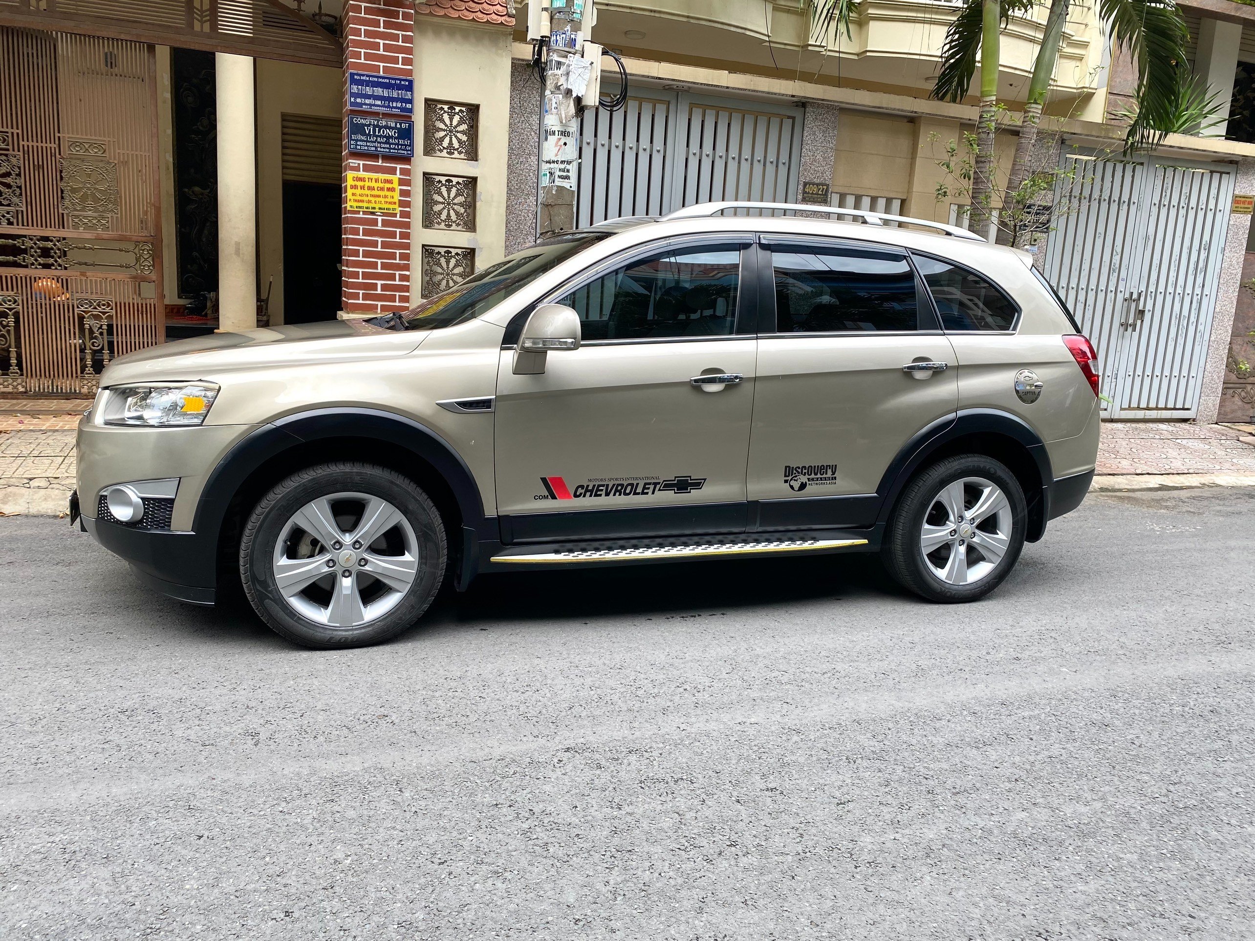 Bán xe Chevrolet Captiva LTZ 2.4 AT, đời 2014, màu Vàng nâu, giá 315 triệu