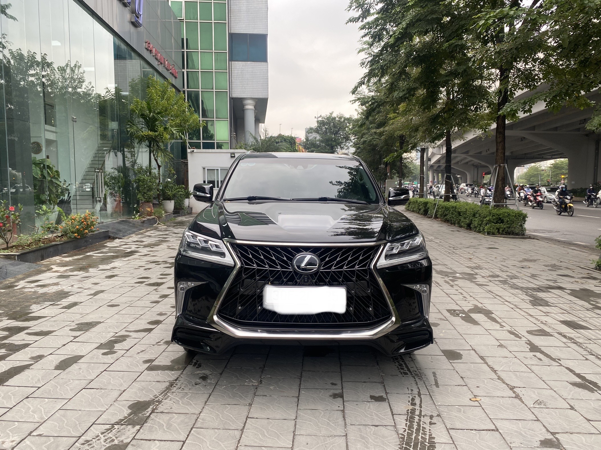 Bán Lexus LX570 MBS 4 chỗ nhập Trung Đông, sản xuất 2018,1 chủ Hà Nội