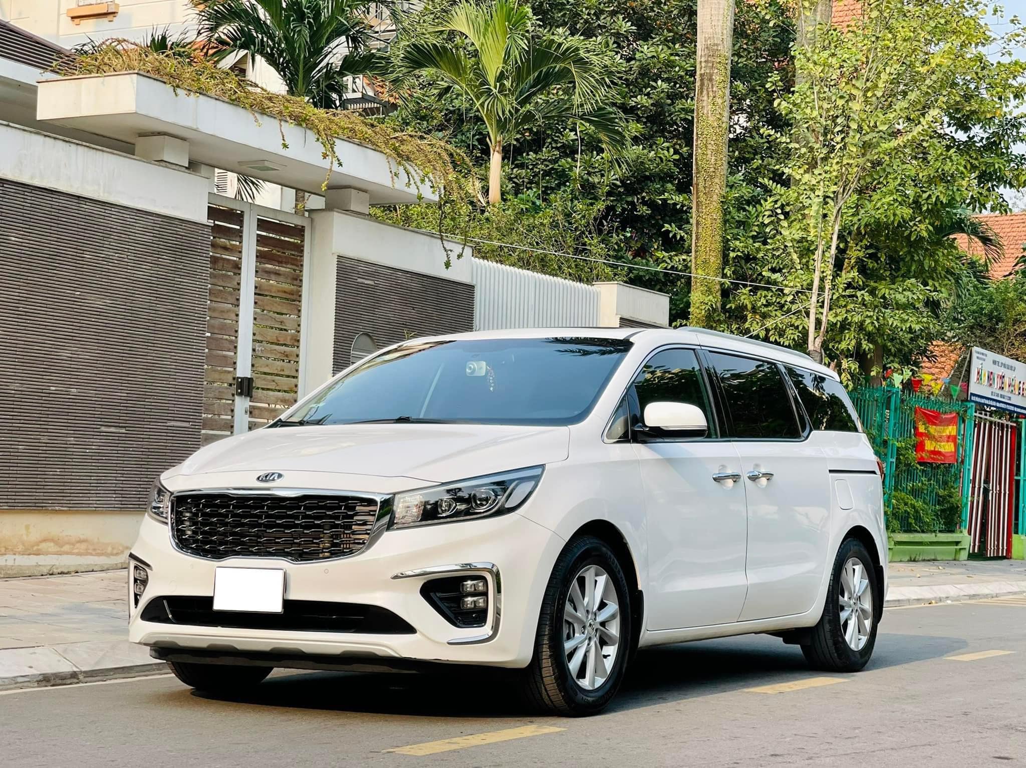 cần bán xe KIA Sedona DATH full dầu đời 2019