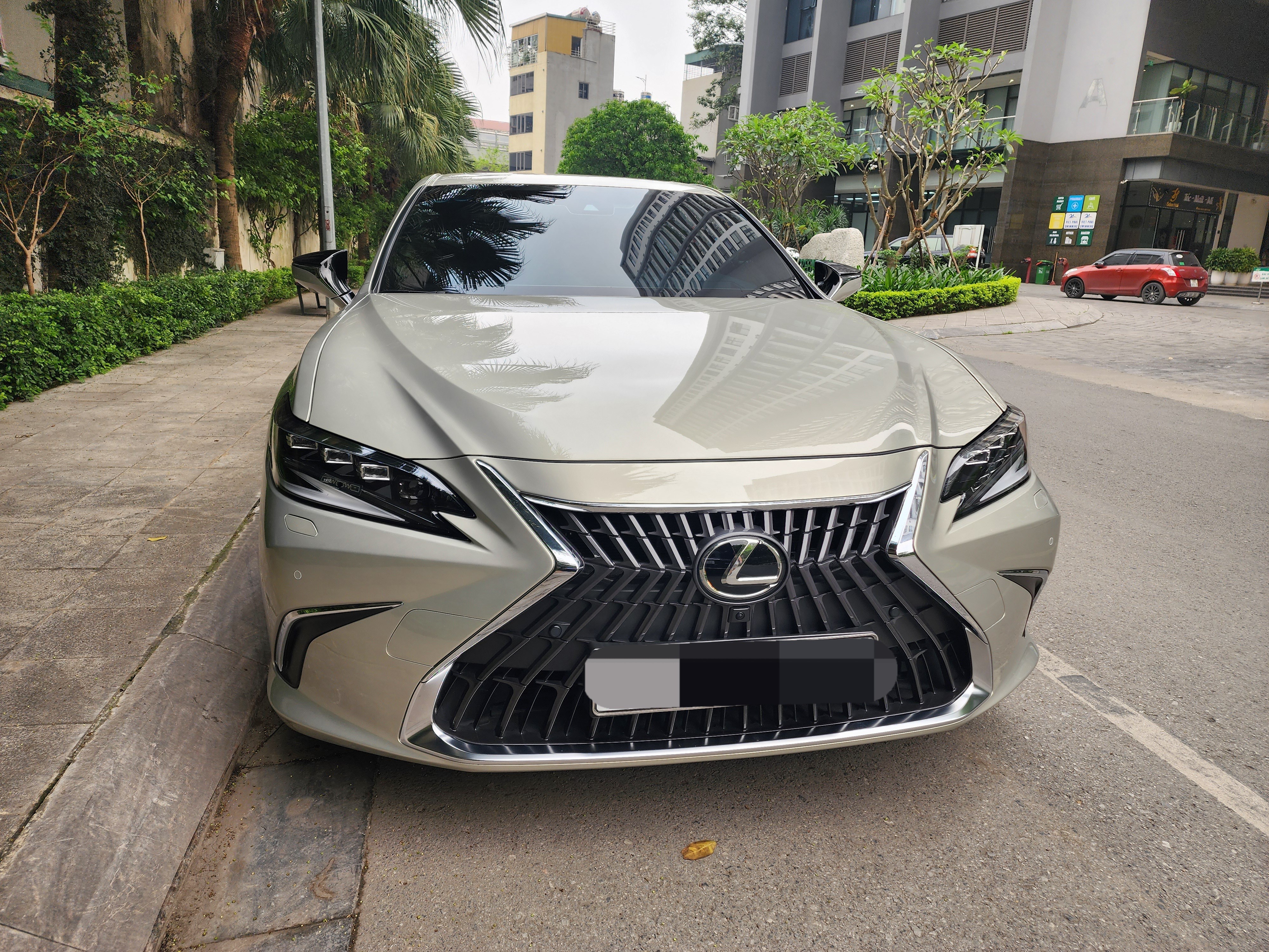 Bán xe Lexus ES300h đời 2022 đẹp xuất sắc