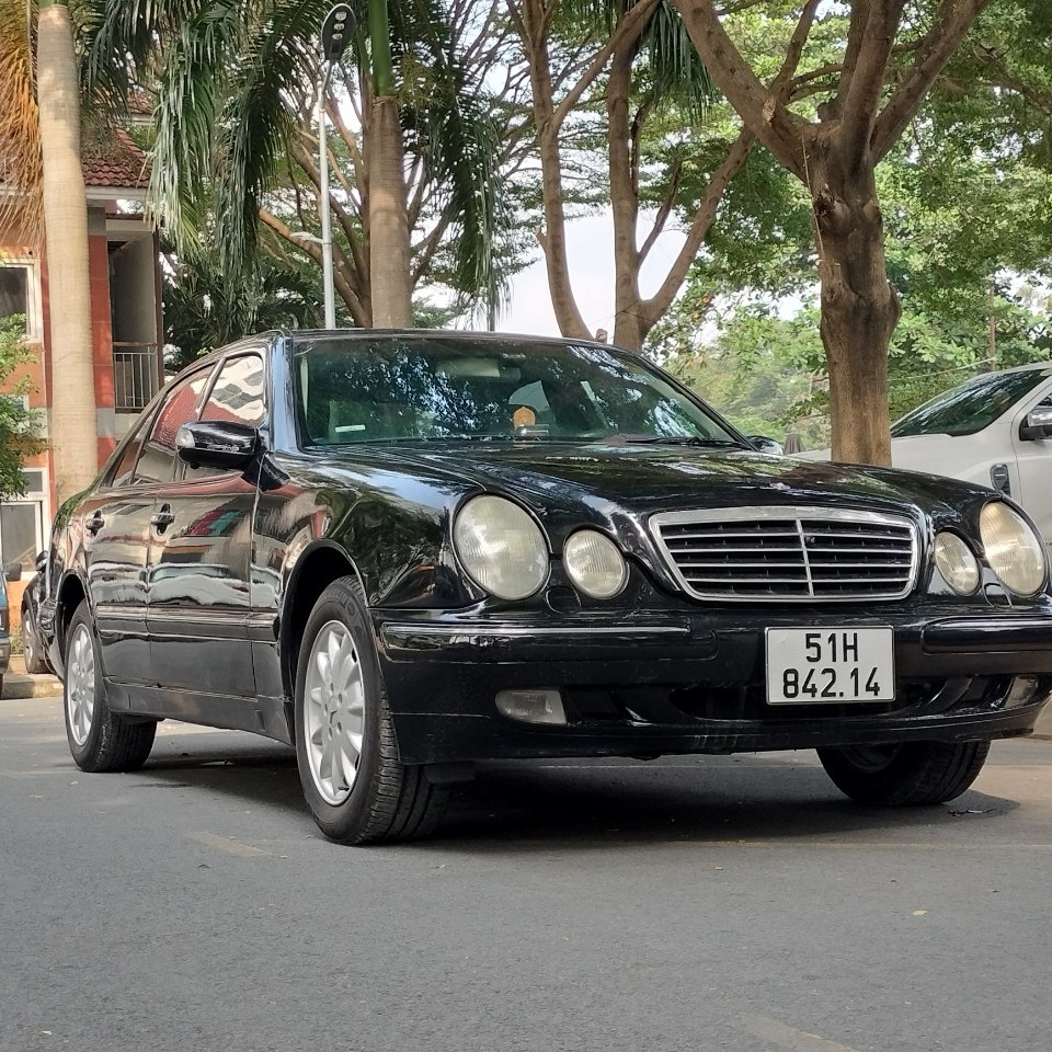 cần bán xe Mercedes Benz E240 2.6 AT đời 2001