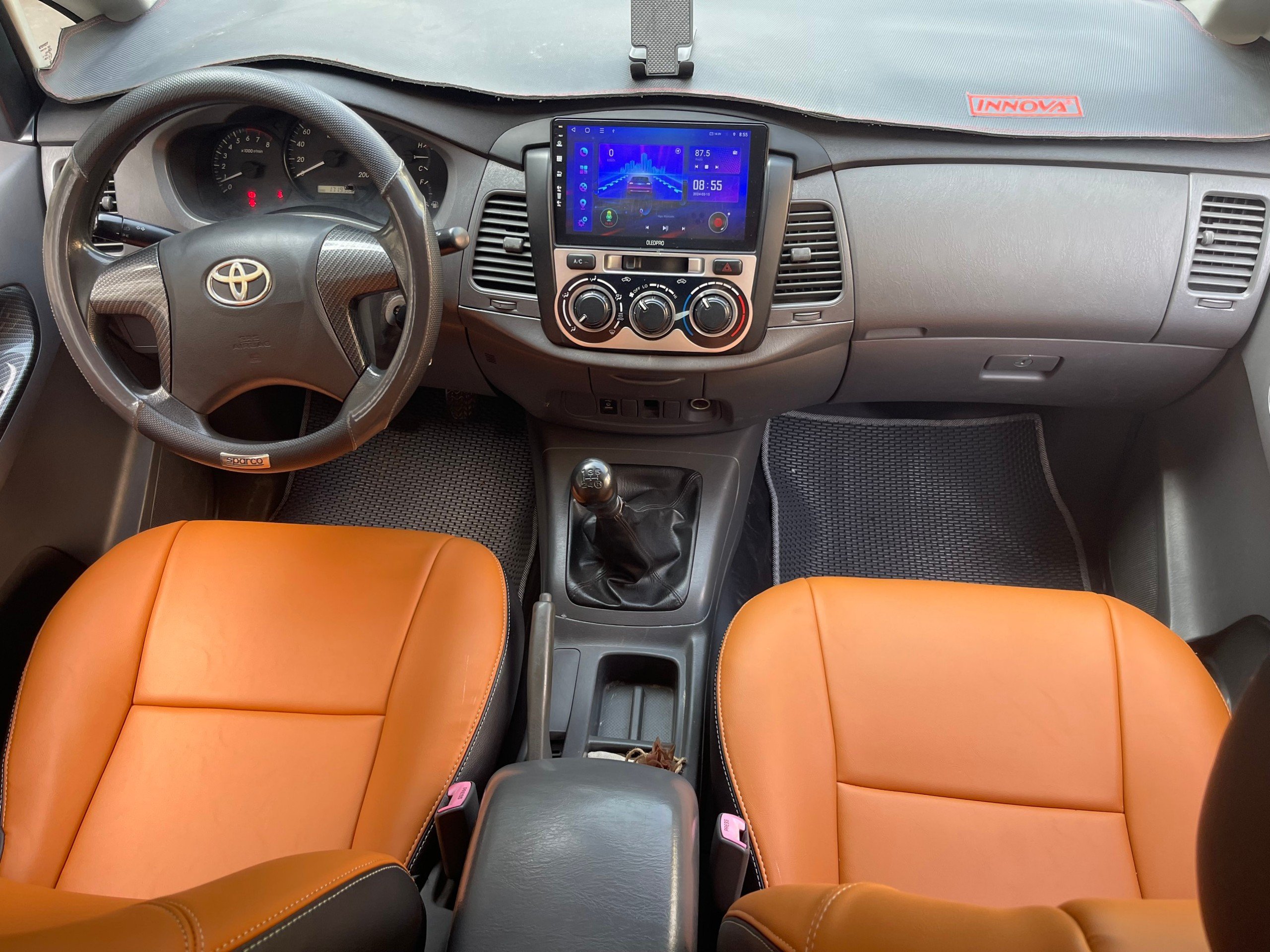 Cần bán xe Toyota Innova E MT đời 2016