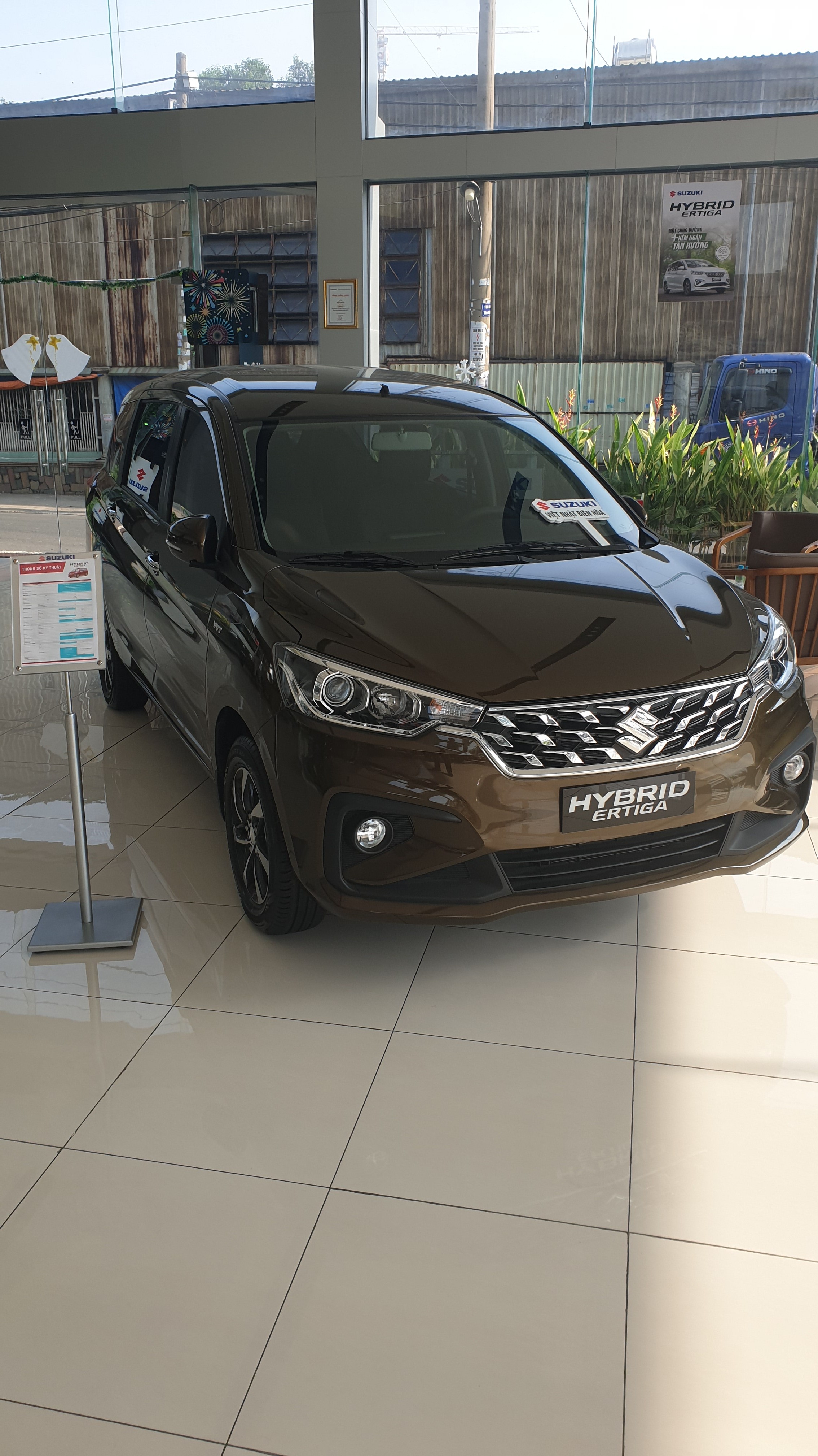 Suzuki Ertiga Hybrid Mới 100%