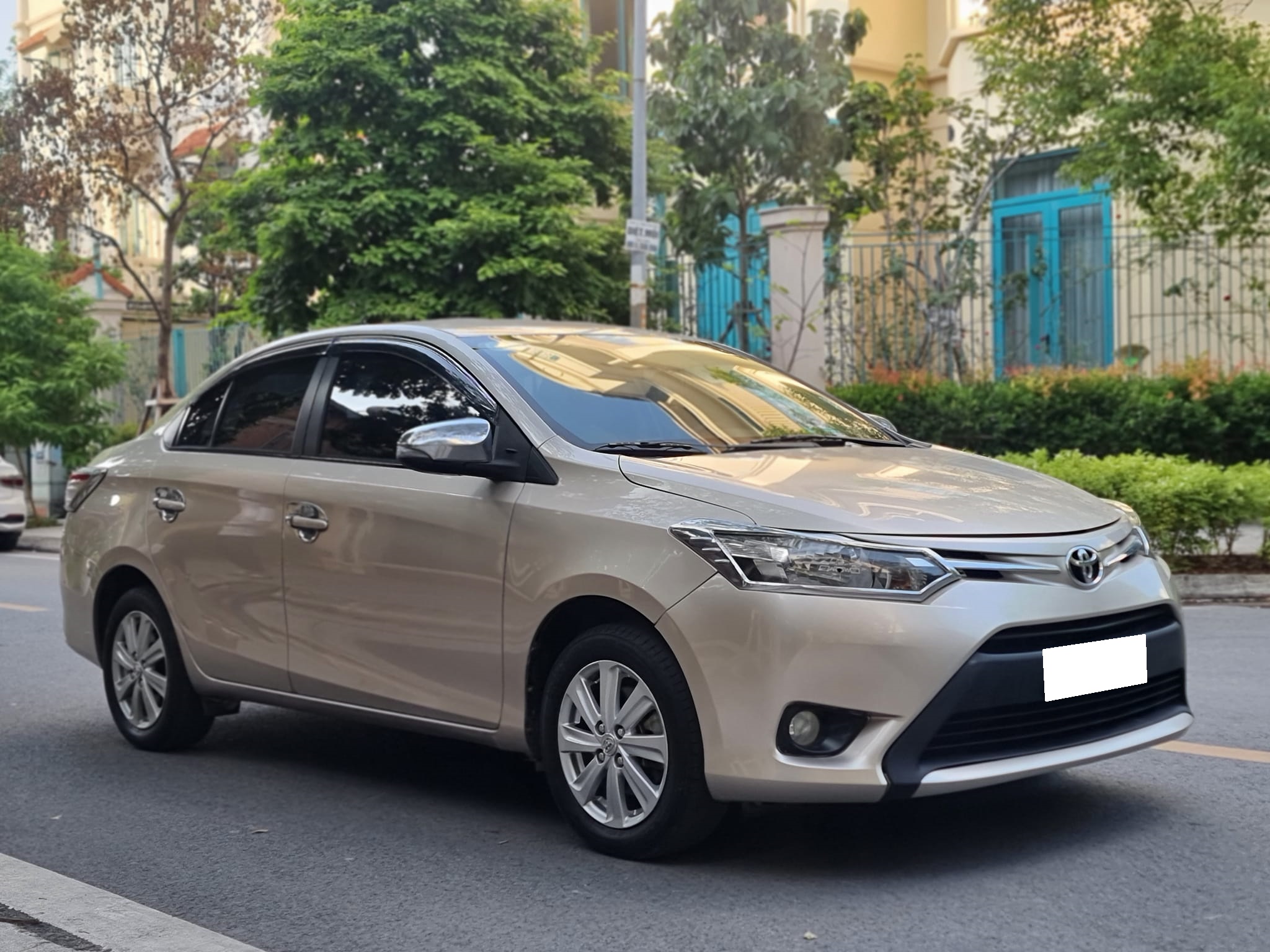 Cần bán Toyota Vios E MT 2018, số sàn, vàng cát .