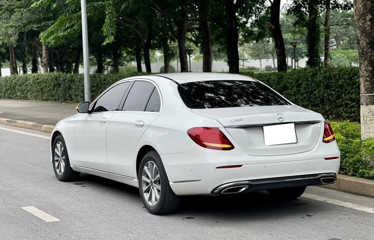 cần bán xe Mercedes Benz E200 AT đời 2019