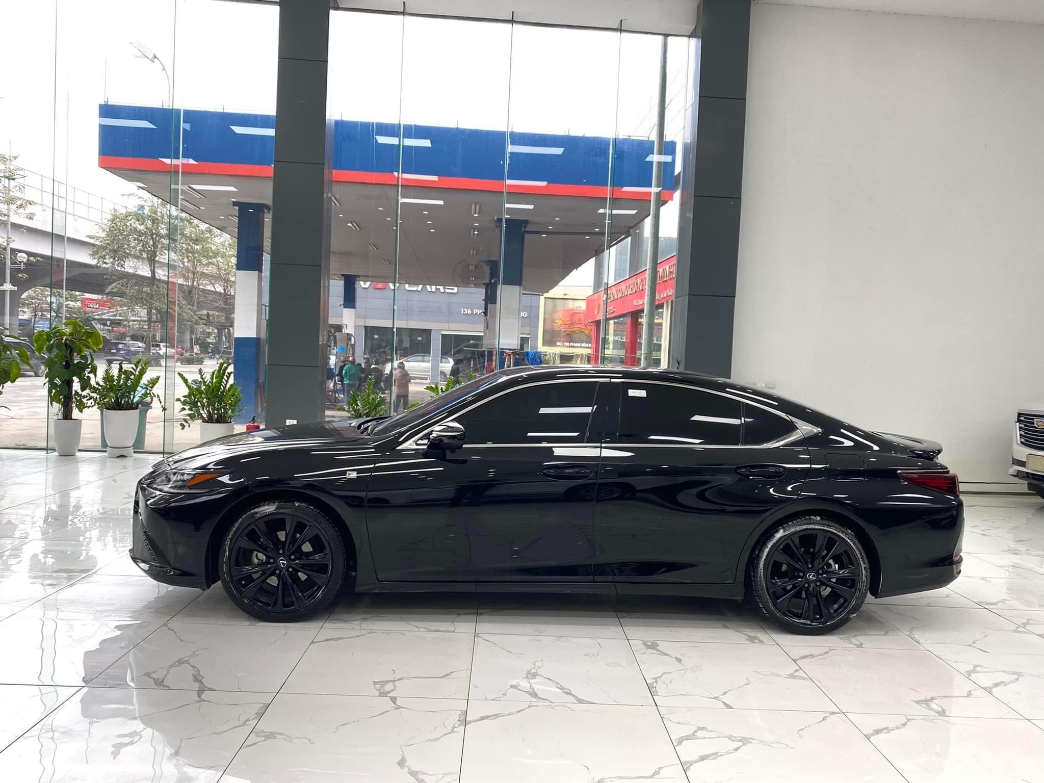 Bán Lexus ES 250 Fsport, sản xuất 2022, 1 chủ từ mới, xe mới 99%.