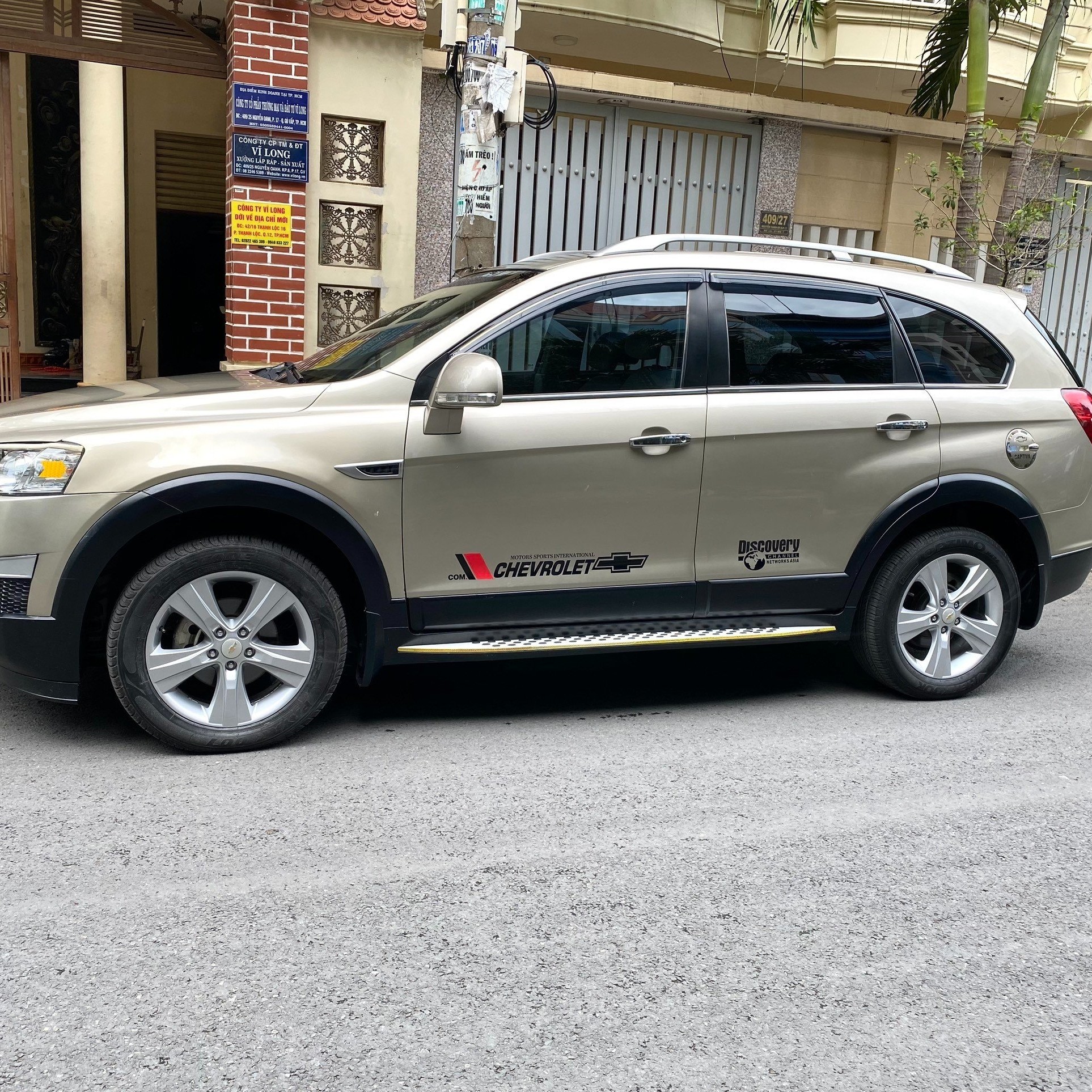 Bán xe Chevrolet Captiva LTZ 2.4 AT, đời 2014, màu Vàng nâu, giá 315 triệu