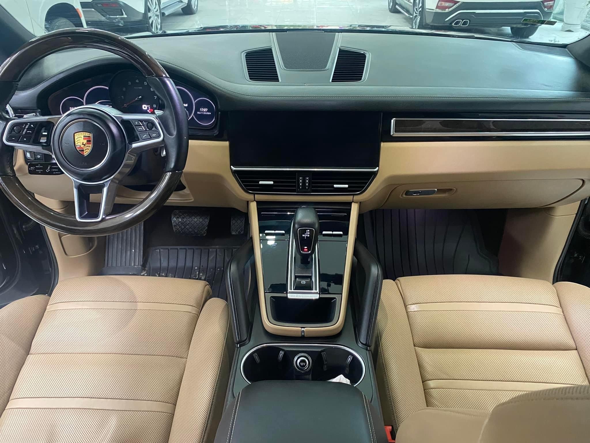 Bán Porsche Cayenne3.0, sản xuất 2018, 1 chủ từ mới,full lịch sử hãng