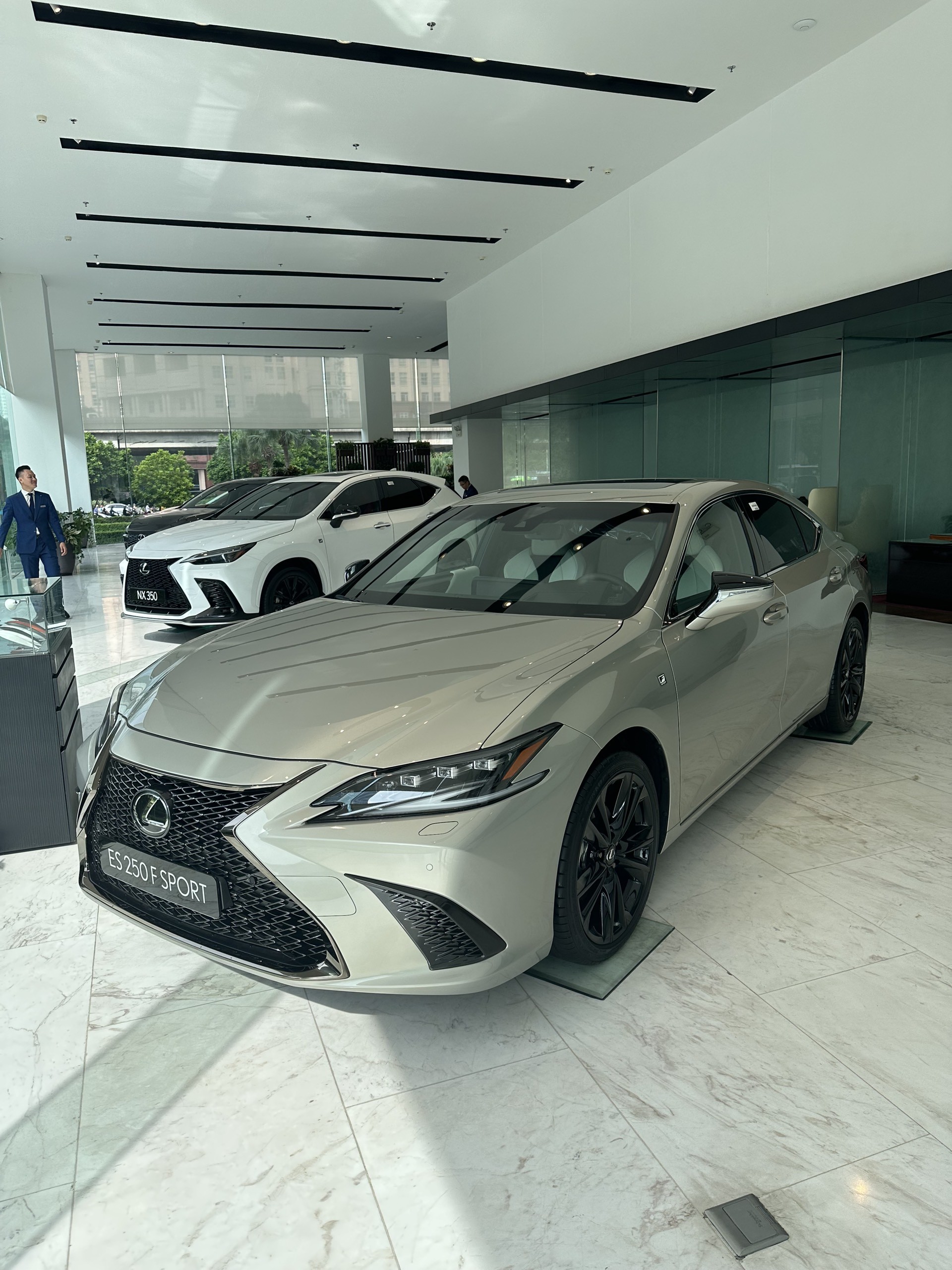 Lexus ES250 F Sport đời 2024